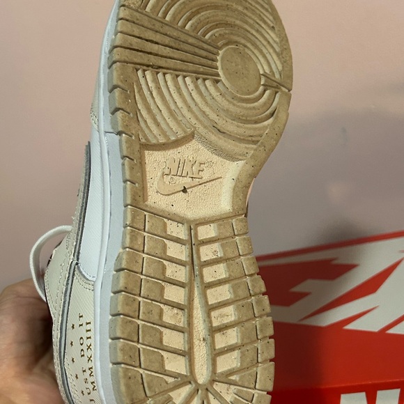 Women’s Size 6 Limited Edition Nike Dunks - Picture 5 of 5